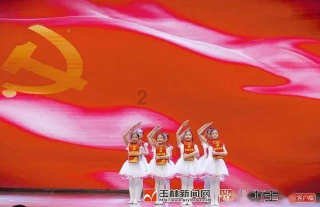 小编唐瑭揭秘:金融女神黄雪梅的马拉松传奇之路