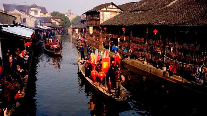 深耕年货场景11年 百草味年的味道坚果礼盒荣获“年度产品”奖